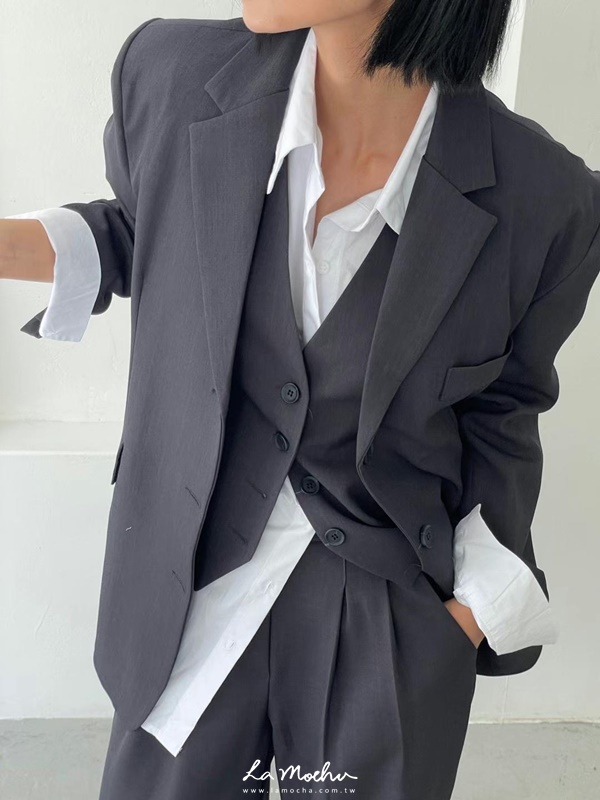 三釦質感修身西裝外套(闆娘.花花清單)